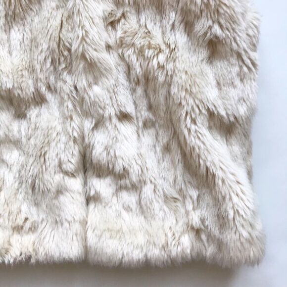 Zara cream faux fur vest  EUC M(fits like 8-9Y) - Picture 3 of 6